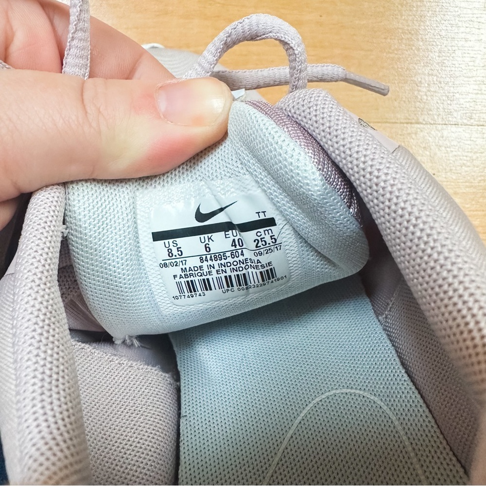 Nike Light Pink & White Air Max Motion LW SE Sneaker Women’s Size 8.5 - Picture 10 of 10